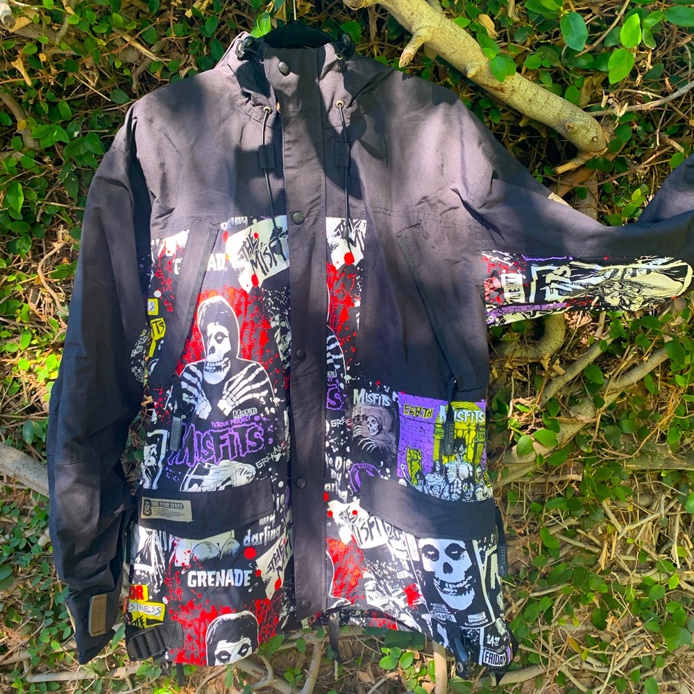 Grenade Fatigue Project Snowboarding Jacket. The Misfits Fiend Series. Size Lrg.
